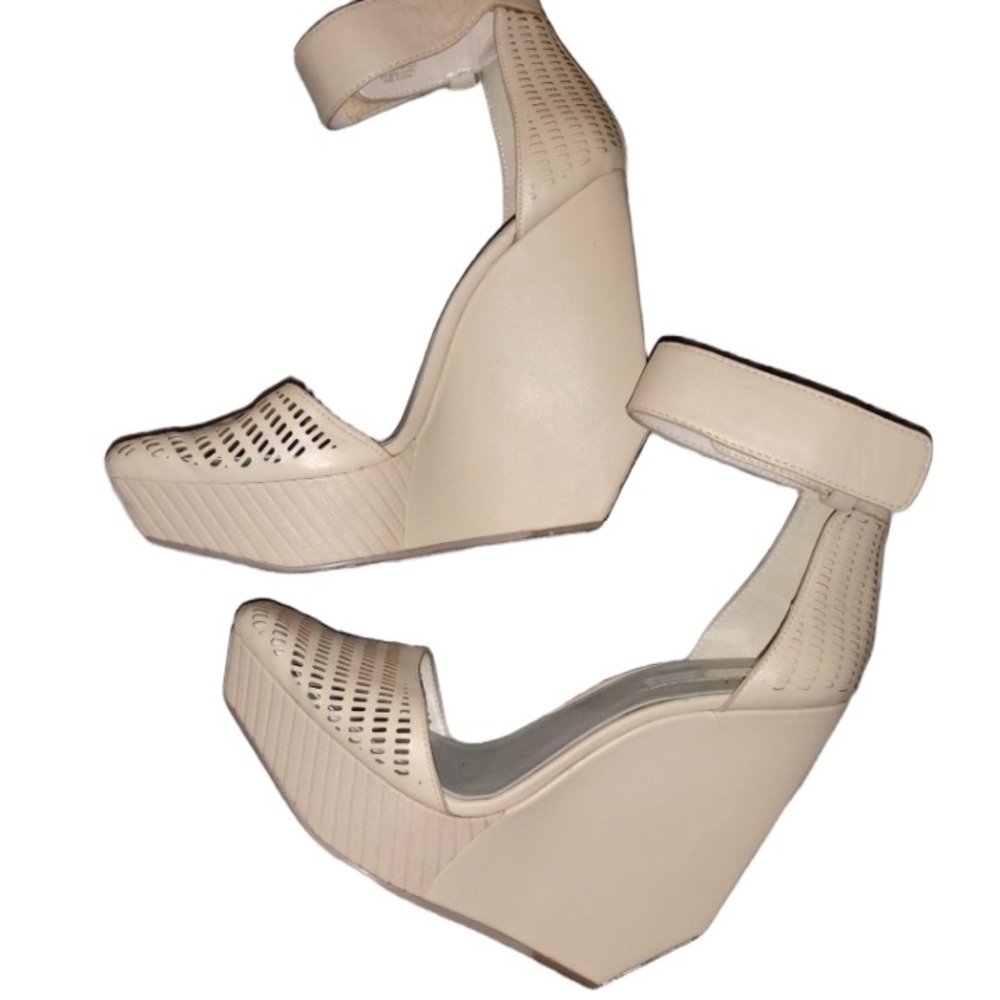 BCBGMaxAzria Cream Perforated Wedges